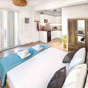 House & Roof Garden Apartment